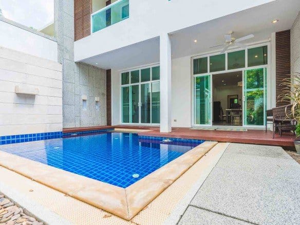 Well-appointed Freehold Villa Style Condo -1110