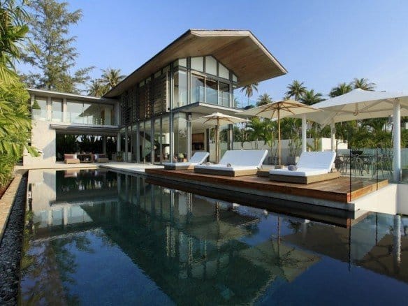 DVR83 – Chic Beachfront Villa