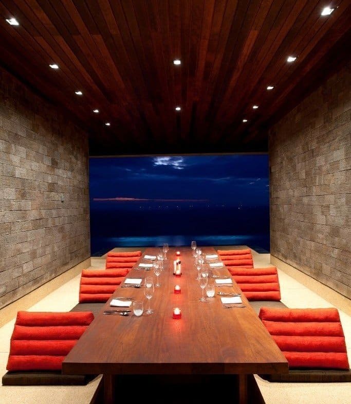 683