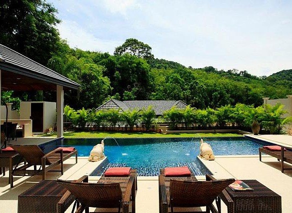 DVR49 – Imposing Luxury Villa