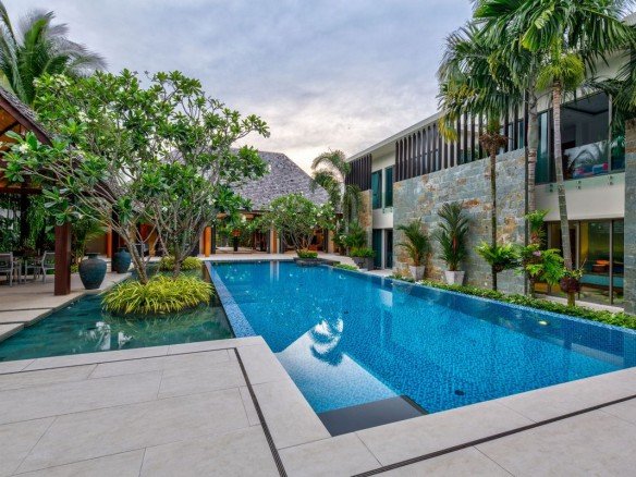 7 Bedrooms Courtyard Villa for Sale in Layan -5178