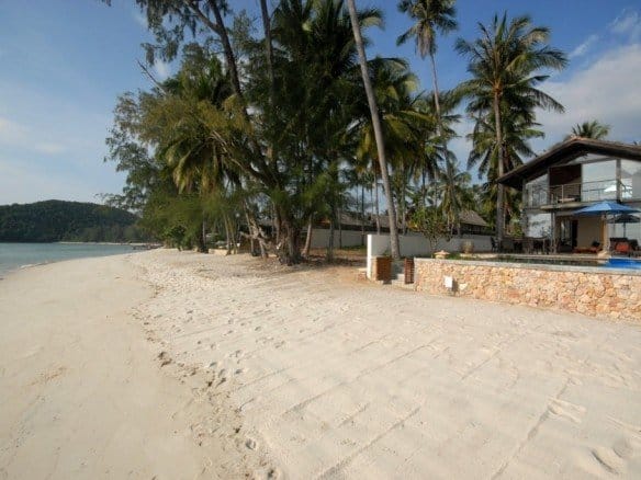 DVR318 – Beach Front Paradise Villa