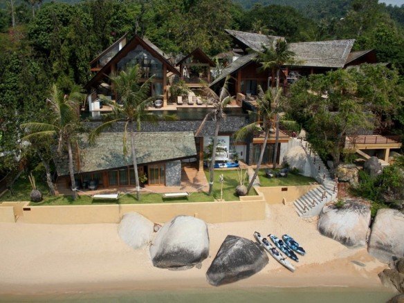 DVR320 – Epic Beach Front Villa