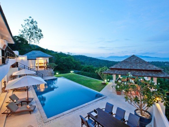 DVR333 – Stylish Hillside Villa