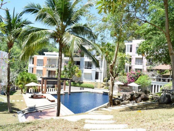 2 Bedroom Apartment Short Drive to the Beach -R5008