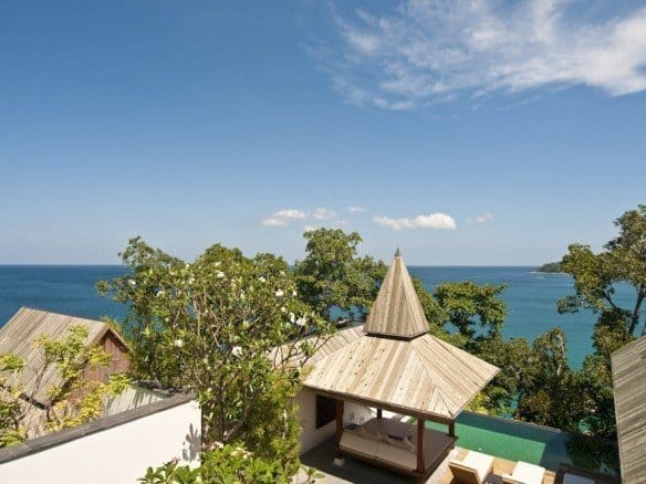 DVR105 – Absolute Waterfront Villa